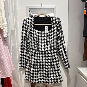 Express Black and White Houndstooth Long Sleeve Dress